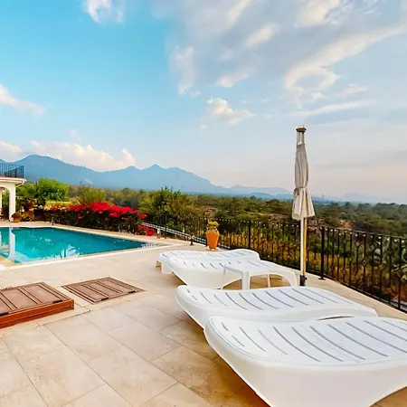 Tranquillity By Holidaykeys Vila *