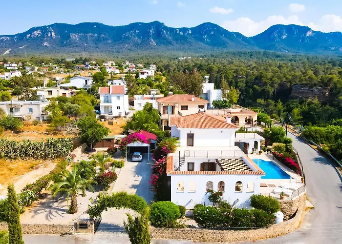 Tranquillity By Holidaykeys Vila