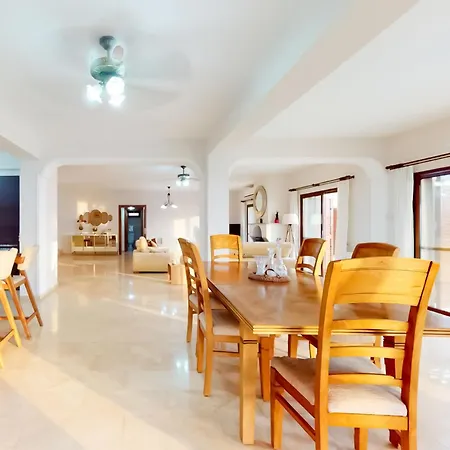 Villa Tranquillity By Holidaykeys *