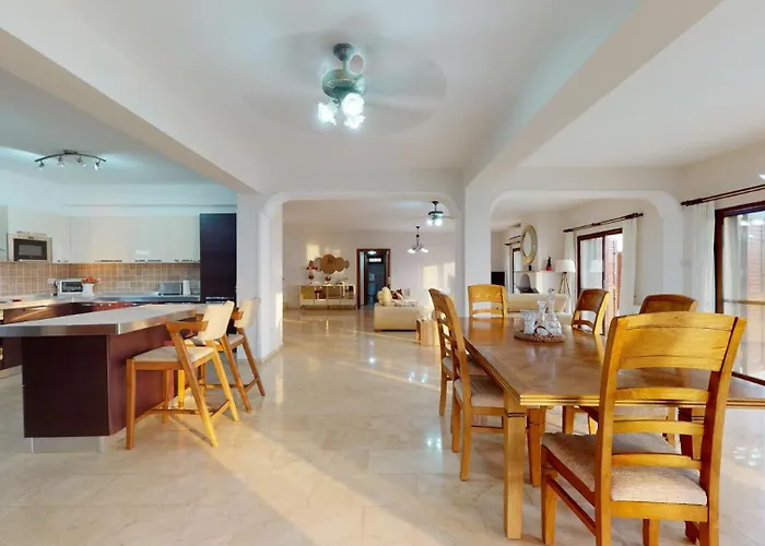 Tranquillity By Holidaykeys Villa *