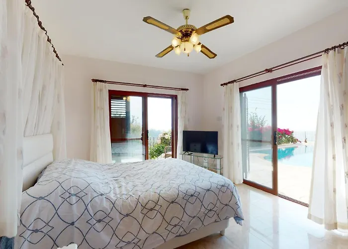 Tranquillity By Holidaykeys Villa *