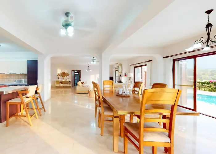 Villa Tranquillity By Holidaykeys *