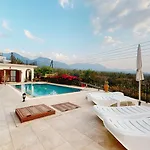 Tranquillity By Holidaykeys Villa *